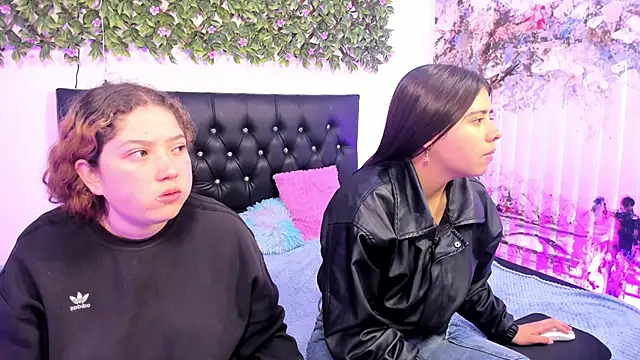Snapshot of valeria_and_zoe chatting on June 2026 02:19:02 PM valeria and zoe online show from June 2026 02:19:02 PM