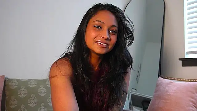 Snapshot of itsjustzara chatting on February 2026 10:43:01 PM itsjustzara online show from February 2026 10:43:01 PM