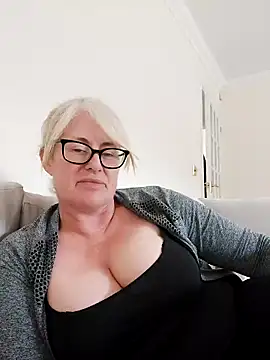 FlirtyFleur-x online show from April 2026 11:05:01 AM