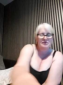 FlirtyFleur-x online show from May 2026 05:51:02 PM
