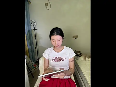 Y--F--LOVE online show from April 2026 12:37:01 PM