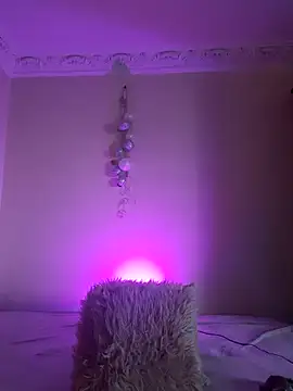 LunaBlaise online show from April 2026 01:07:01 PM