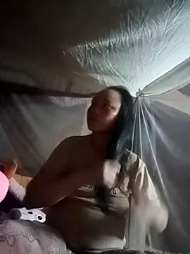 Snapshot of muimui990 chatting on February 2026 01:43:01 PM muimui990 online show from February 2026 01:43:01 PM