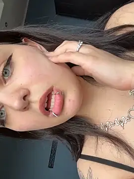 Emily Chewits online show from March 2026 12:33:02 PM