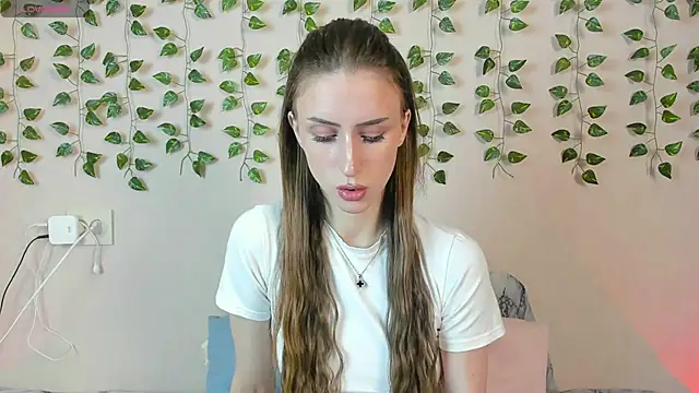 Snapshot of EllieRough chatting on June 2026 04:24:02 AM EllieRough online show from June 2026 04:24:02 AM