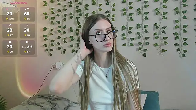 Snapshot of EllieRough chatting on June 2026 04:43:02 AM EllieRough online show from June 2026 04:43:02 AM