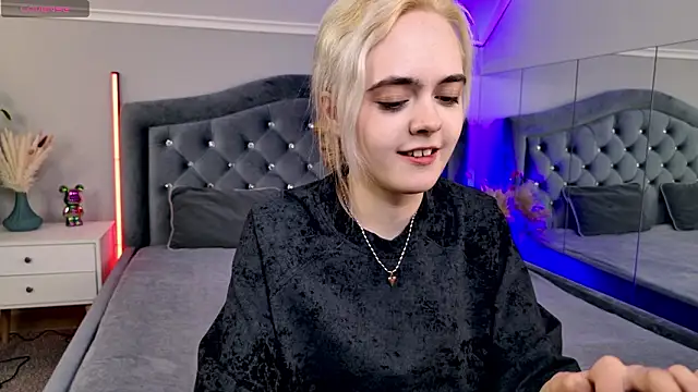 Bambi Bloom online show from March 2026 06:47:01 AM