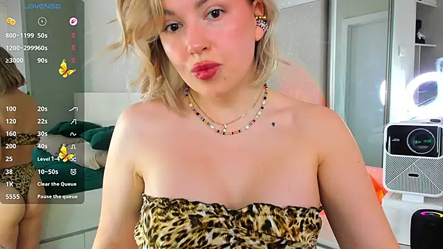 crowned goddess online show from March 2026 02:08:02 AM