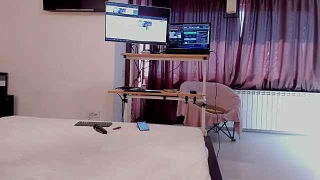 Snapshot of LadyAriaHunt chatting on April 2026 09:10:01 AM LadyAriaHunt online show from April 2026 09:10:01 AM