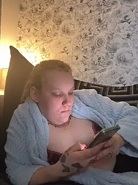 Snapshot of SassieBlondie chatting on March 2026 06:03:01 PM SassieBlondie online show from March 2026 06:03:01 PM