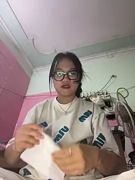 Leeeeiu online show from March 2026 03:23:01 PM