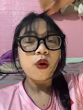 Snapshot of Leeeeiu chatting on May 2026 03:05:02 PM Leeeeiu online show from May 2026 03:05:02 PM