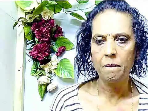 Hot queen58 online show from June 2026 03:48:02 AM