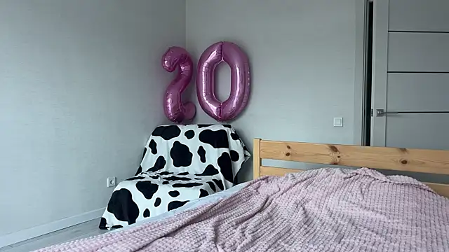 Lolatatee online show from April 2026 03:51:01 AM