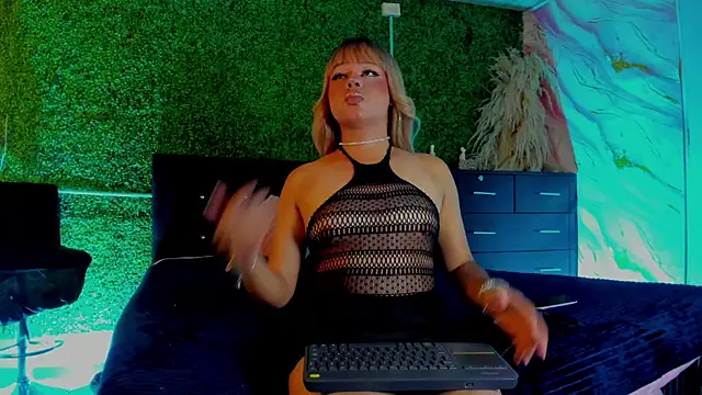 Snapshot of valery_delux chatting on March 2026 01:40:02 PM valery delux online show from March 2026 01:40:02 PM