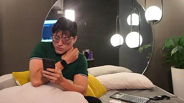 Mia and Belmonth online show from March 2026 06:45:02 PM