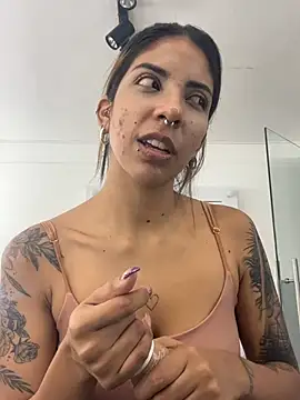 Snapshot of VioletaHills_ chatting on June 2026 12:33:02 PM VioletaHills online show from June 2026 12:33:02 PM