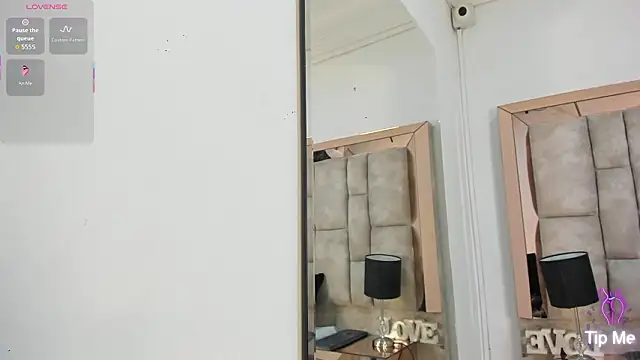 Titan Moreno  online show from March 2026 12:00:01 PM