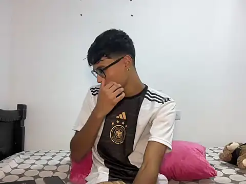 DeividBigCock23 online show from March 2026 06:35:02 PM