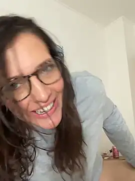 hollyharmd online show from March 2026 04:31:01 AM