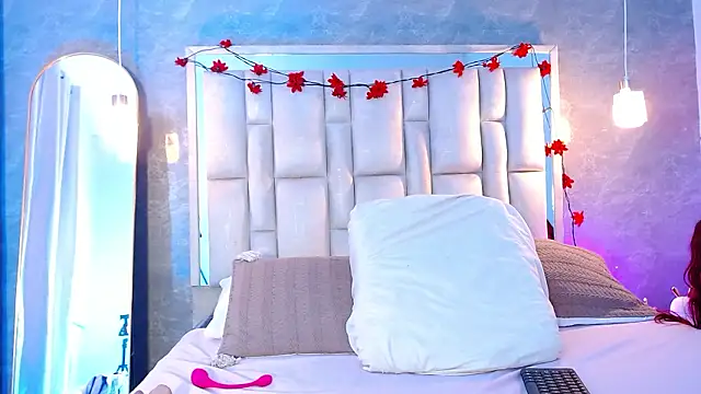 Bella-Sanders online show from March 2026 12:12:02 PM