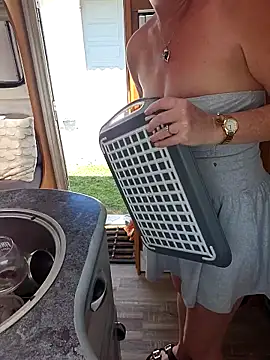 lescoquinsdu40 online show from April 2026 01:03:01 PM