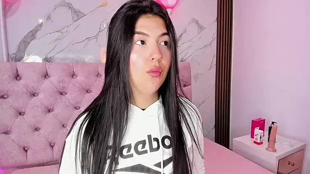 Snapshot of AbrilQuintana_ chatting on April 2026 11:36:02 AM AbrilQuintana online show from April 2026 11:36:02 AM