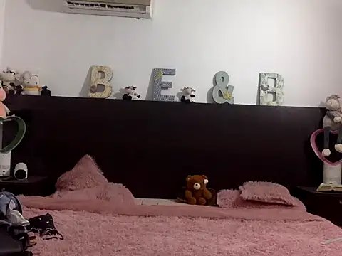 Snapshot of mommy-Milf chatting on March 2026 01:18:01 PM mommy-Milf online show from March 2026 01:18:01 PM