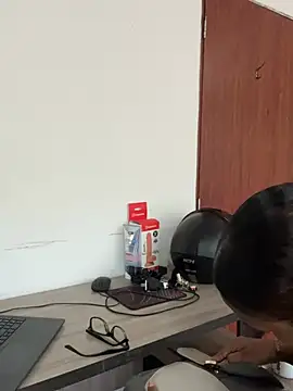 Emi rousse online show from March 2026 12:34:02 PM