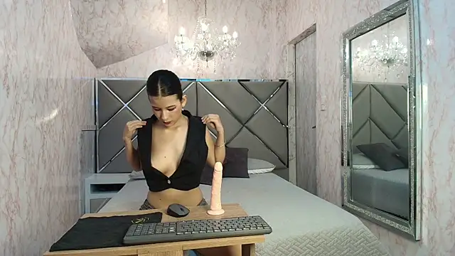 Dolly boobsy online show from April 2026 01:30:01 PM