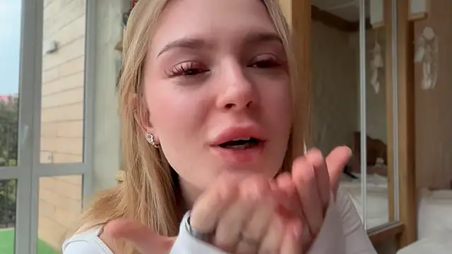 cyberl0ve  online show from April 2026 03:27:01 PM