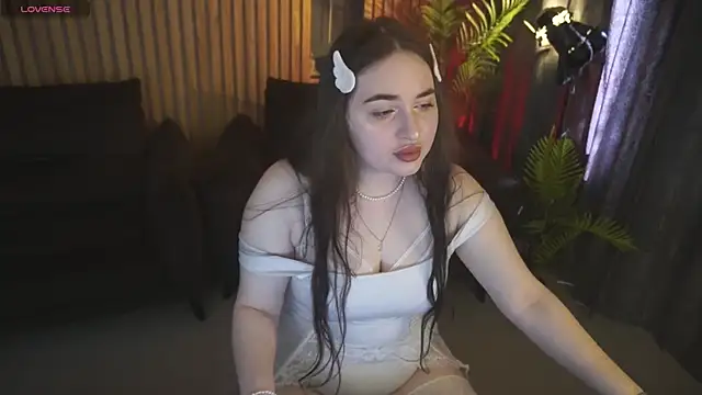 Snapshot of RapunzelAngel chatting on May 2026 06:07:02 AM RapunzelAngel online show from May 2026 06:07:02 AM
