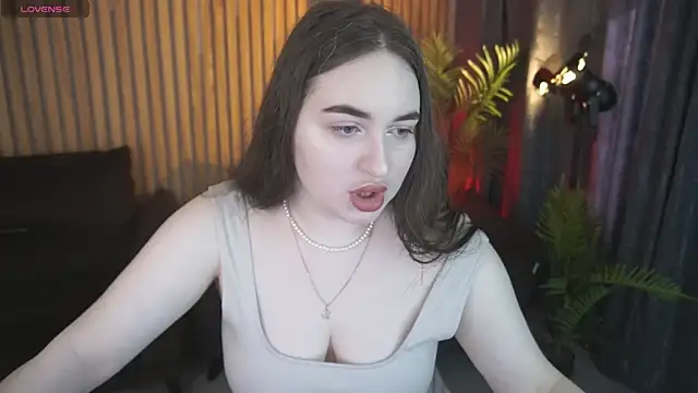 Snapshot of RapunzelAngel chatting on May 2026 05:46:01 AM RapunzelAngel online show from May 2026 05:46:01 AM