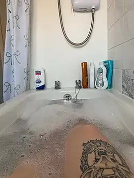 BeeMay22 online show from March 2026 10:43:02 AM