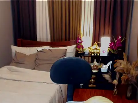 KieraLee online show from March 2026 07:32:01 PM