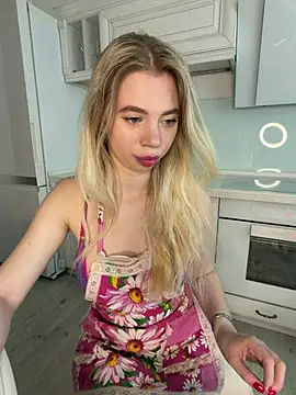 Snapshot of BellaSuns chatting on May 2026 11:21:02 PM BellaSuns online show from May 2026 11:21:02 PM
