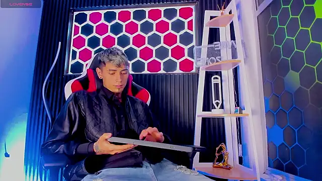 Max Hader  online show from March 2026 03:34:01 AM