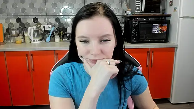 Snapshot of Mary_Blu chatting on January 2025 09:05:02 PM Mary Blu online show from January 2025 09:05:02 PM