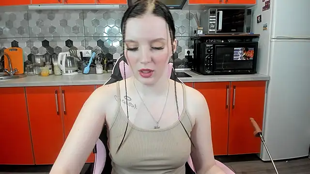 Snapshot of Mary_Blu chatting on February 2025 06:08:02 PM Mary Blu online show from February 2025 06:08:02 PM