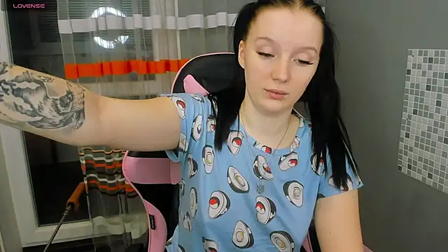 Snapshot of Mary_Blu chatting on February 2025 09:04:02 PM Mary Blu online show from February 2025 09:04:02 PM