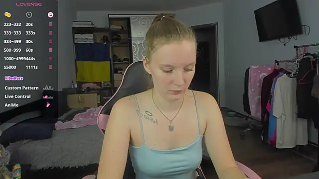 Snapshot of Mary_Blu chatting on December 2025 02:14:02 PM Mary Blu online show from December 2025 02:14:02 PM