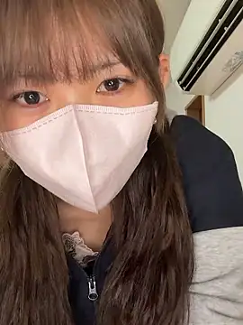 Snapshot of EMIRI_0426 chatting on March 2026 03:18:01 PM EMIRI 0426 online show from March 2026 03:18:01 PM