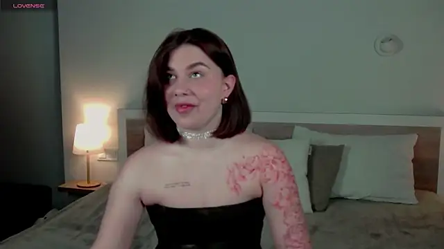 HermioneMoon online show from March 2026 04:19:01 PM