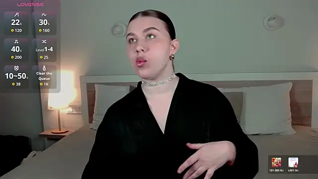 HermioneMoon online show from April 2026 03:21:02 PM