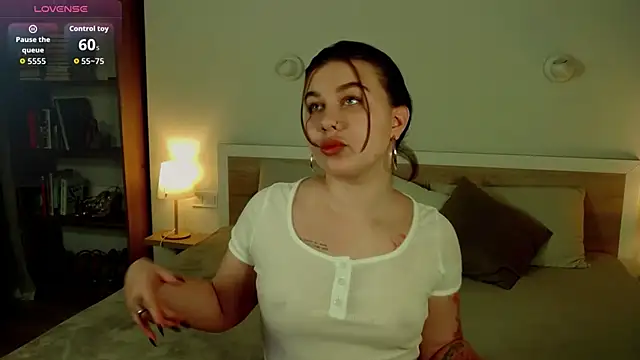 HermioneMoon online show from May 2026 01:05:02 PM