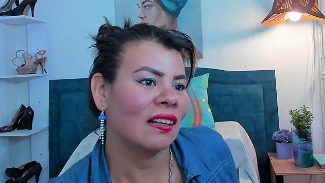 KiaraXMilf online show from March 2026 07:43:02 PM