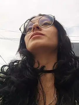 Naomimolie online show from March 2026 12:55:01 PM