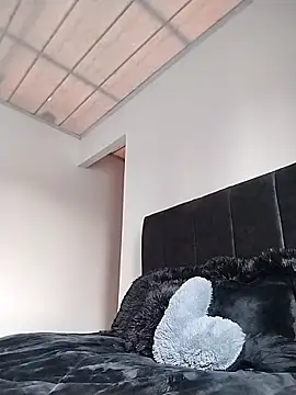 Aviigail online show from April 2026 01:17:02 PM