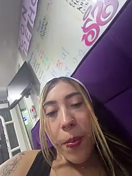 ManuelaVeeleez online show from April 2026 05:43:02 AM