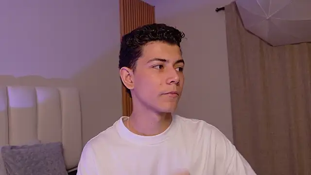 nicocrown online show from March 2026 06:46:01 PM